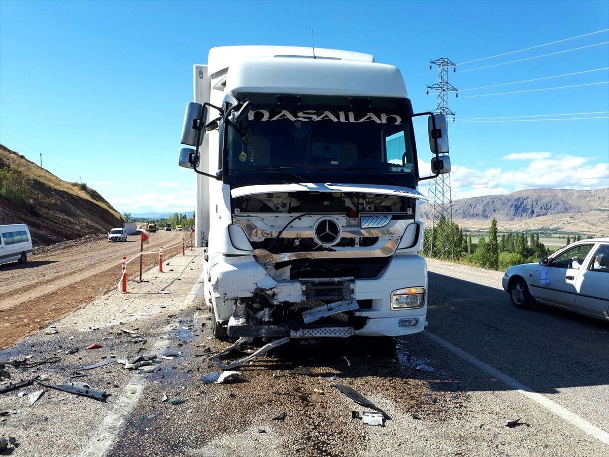 Sivas\'ta Trafik Kazası: 2 Ölü