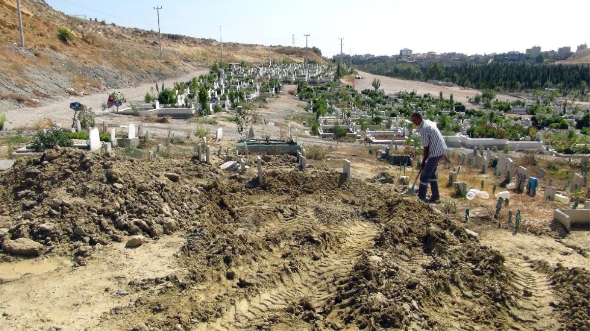 Teröristin Cenazesi Sahip Çıkan Olmayınca Kimsesizler Mezarlığına Gömüldü