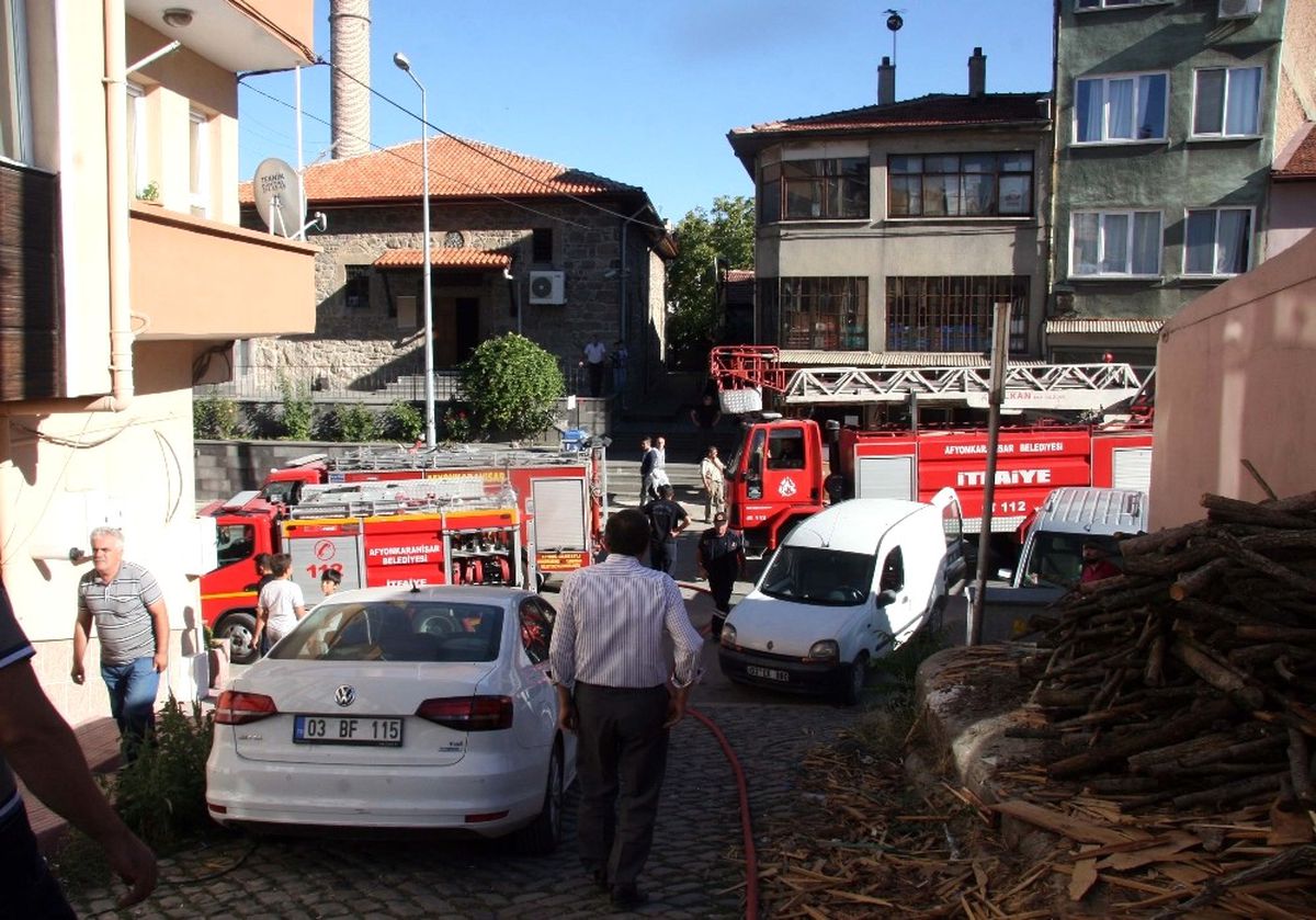 Vatandaş İhbarı Abartınca Ot Yangınına 3 İtfaiye Ekibi Birden Geldi