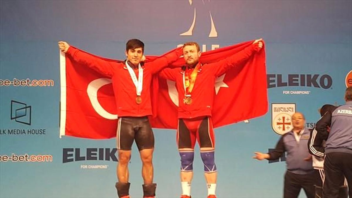 Yıldız Haltercilerden Tarihi Başarı