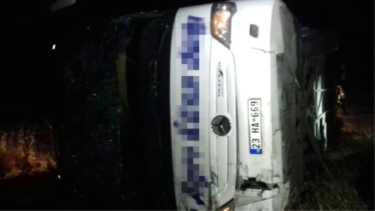 Yozgat\'ta Yolcu Otobüsü Devrildi: 2 Ölü, 44 Yaralı (1)