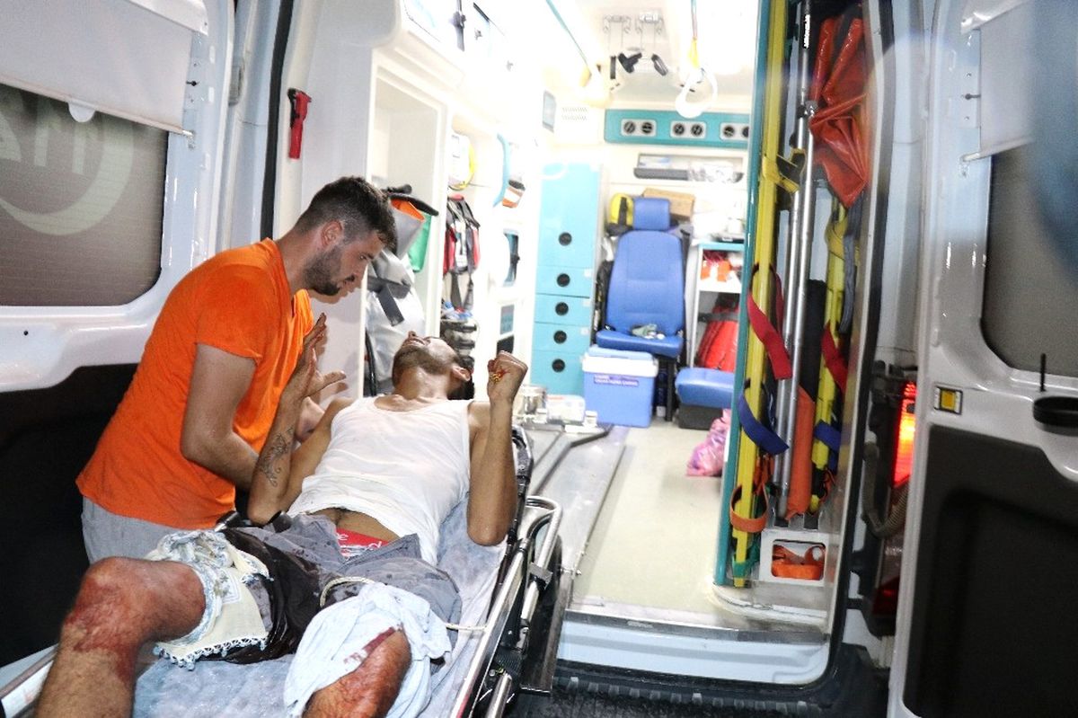 Yüzü Maskeli İki Kişi Polislere Ateş Açtı
