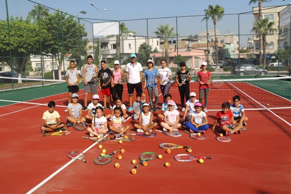 Akdeniz İlk Tenis Kortuna Kavuştu