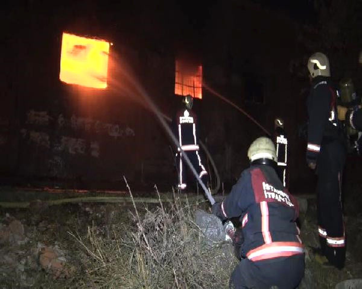 Arnavutköy\'de Fabrika Yangını...(4)