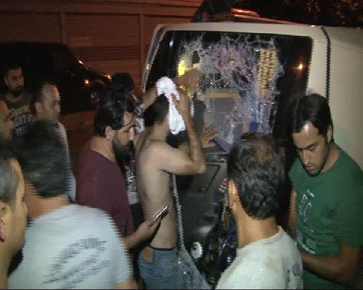 Ataşehir\'de Yolcu Minibüsü Devrildi: 4 Yaralı