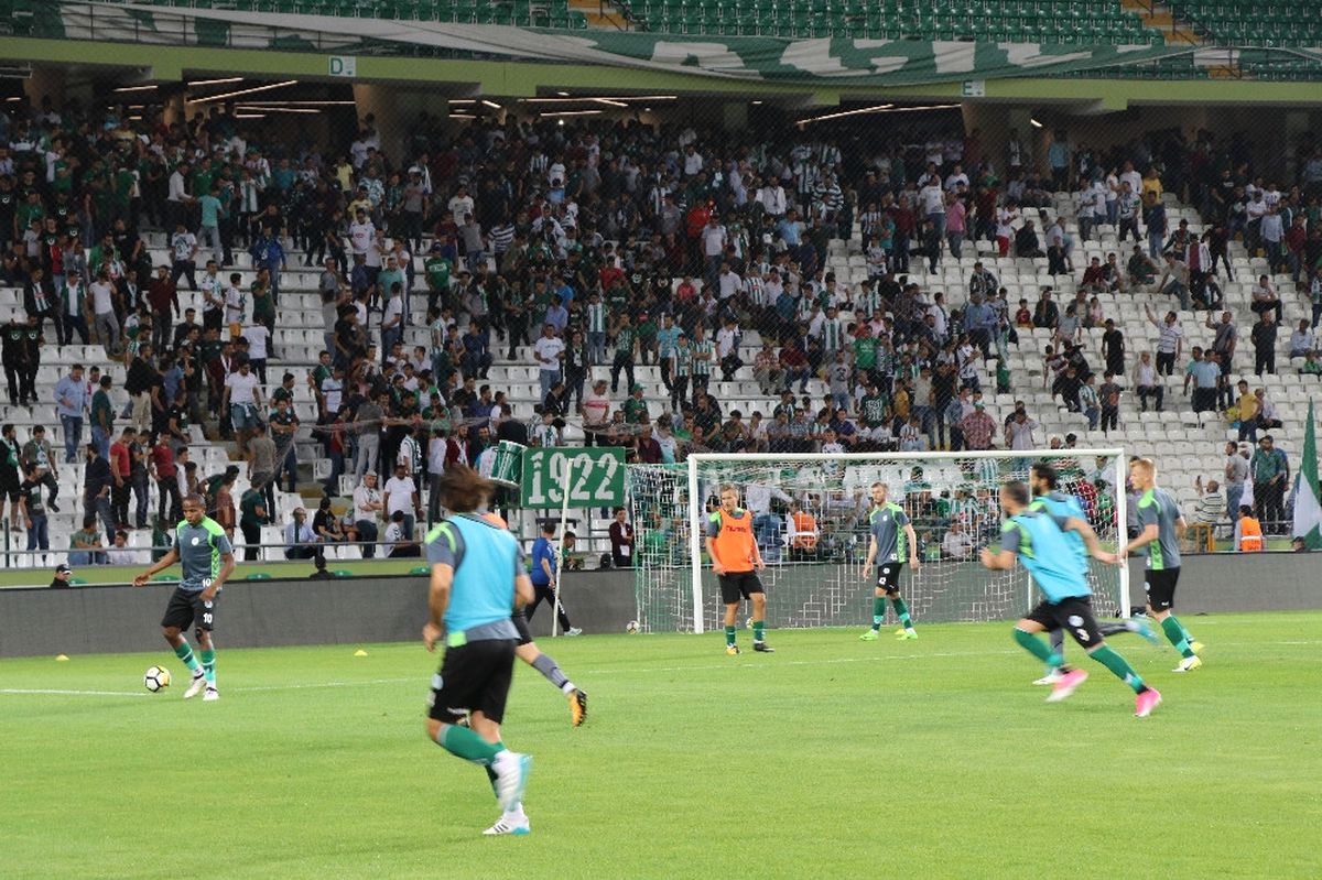 Atiker Konyaspor\'a Taraftar Desteği