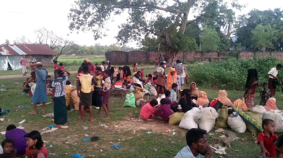 Bangladeş Sınırında Arakanlı Müslümanların Cesetleri Kokmaya Başladı