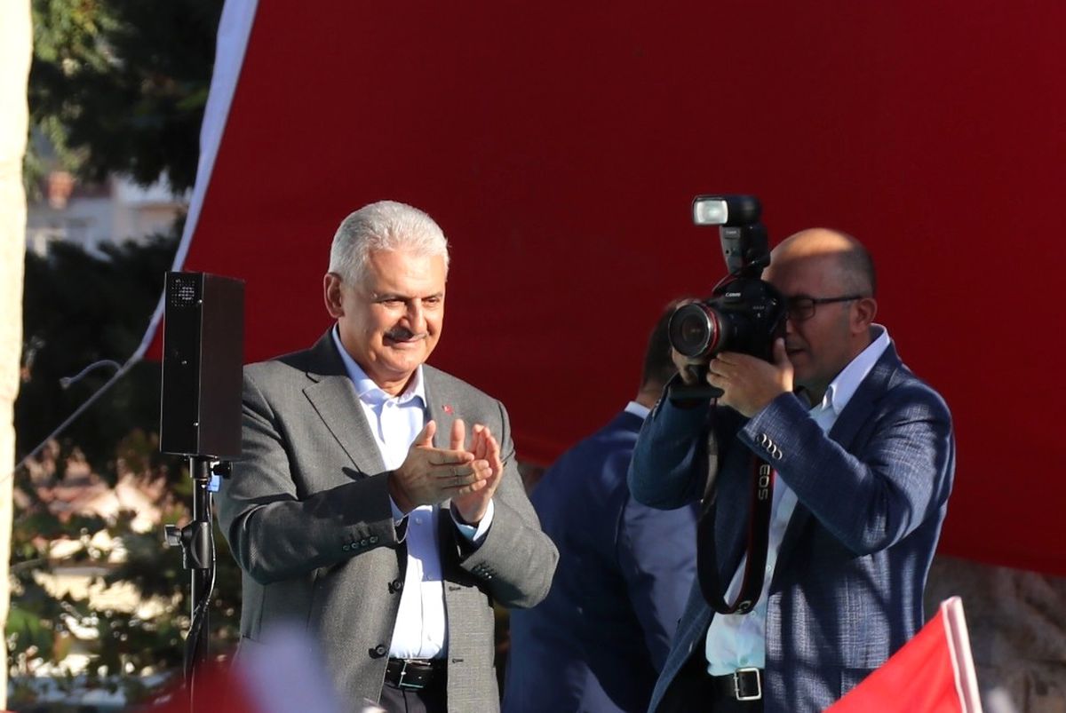 Başbakan Yıldırım, İzmir\'de Toplu Açılış ve Temel Atma Törenine Katıldı