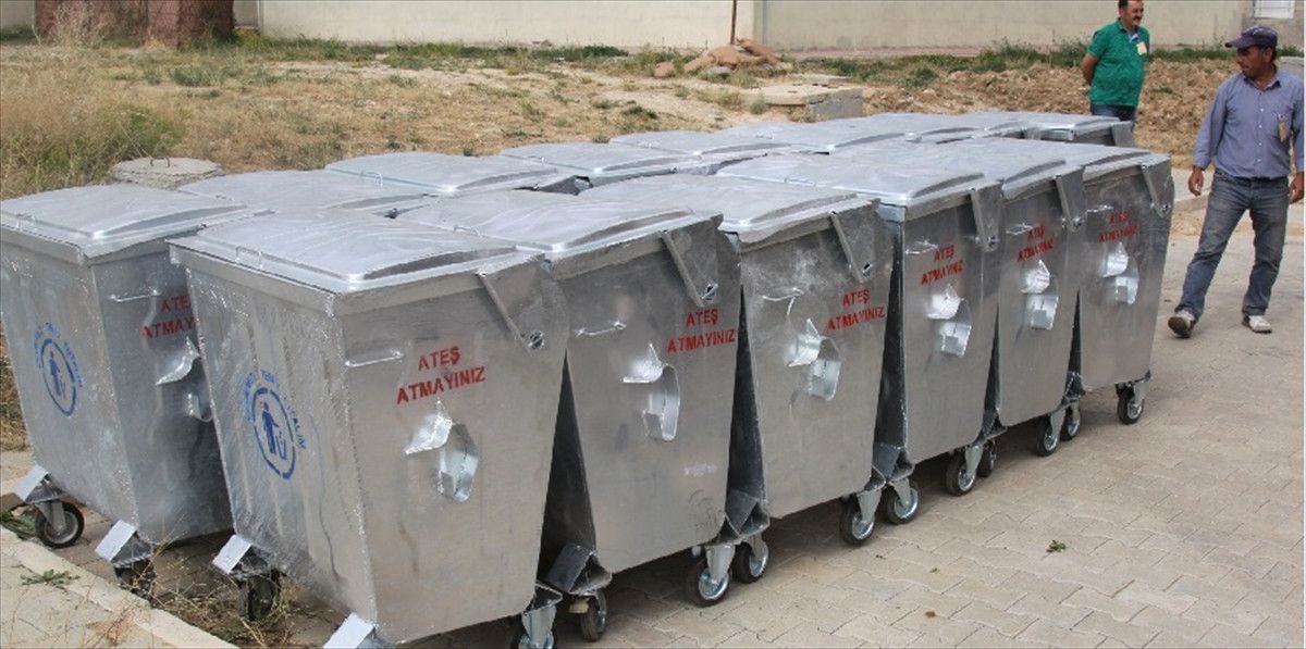 Başkale\'ye 600 Çöp Konteyneri Alındı