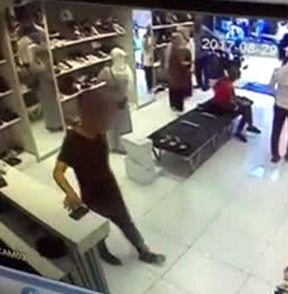 Beyoğlu\'nda Cep Telefonu Hırsızı Kamerada