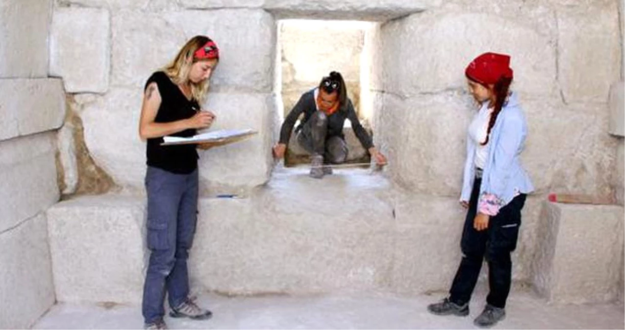 Burdur\'daki Tarihi Anıt Mezar, Depo Olarak Kullanılmış