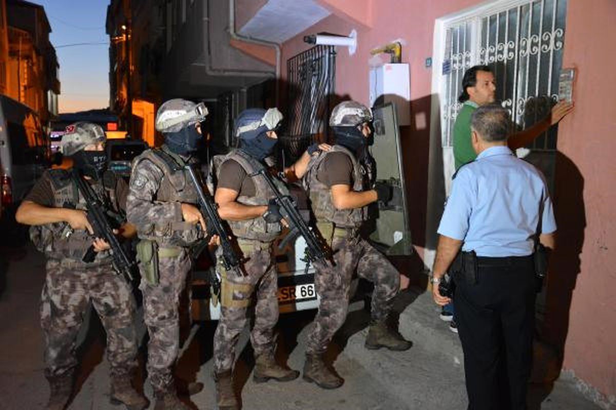 Bursa\'da Özel Harekatlı Şafak Operasyonu: 7 Gözaltı