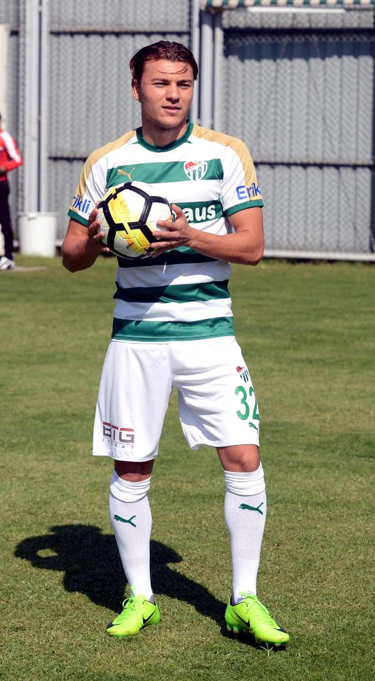 Bursaspor, Yusuf Erdoğan\'ya Yarın İmzalıyor