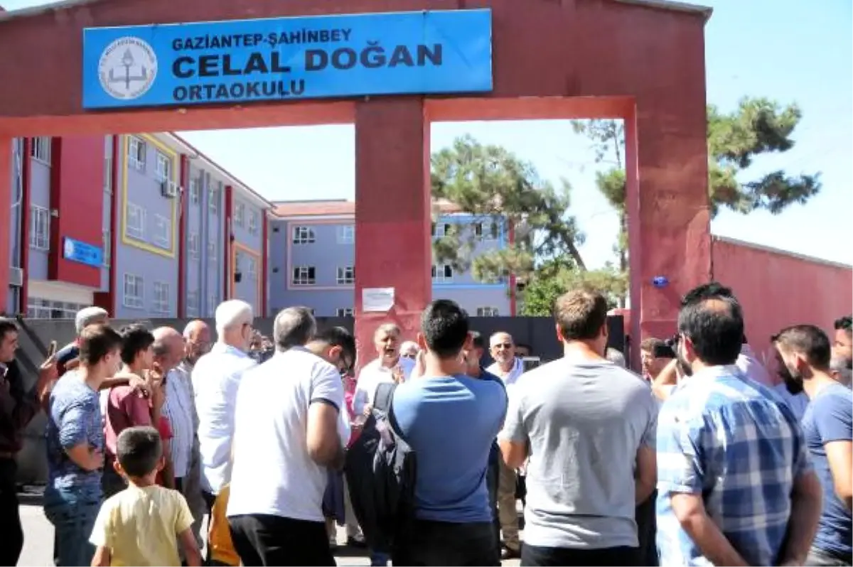 Celal Doğan Ortaokulu\'nun Adının Değiştirilme Kararına Tepki