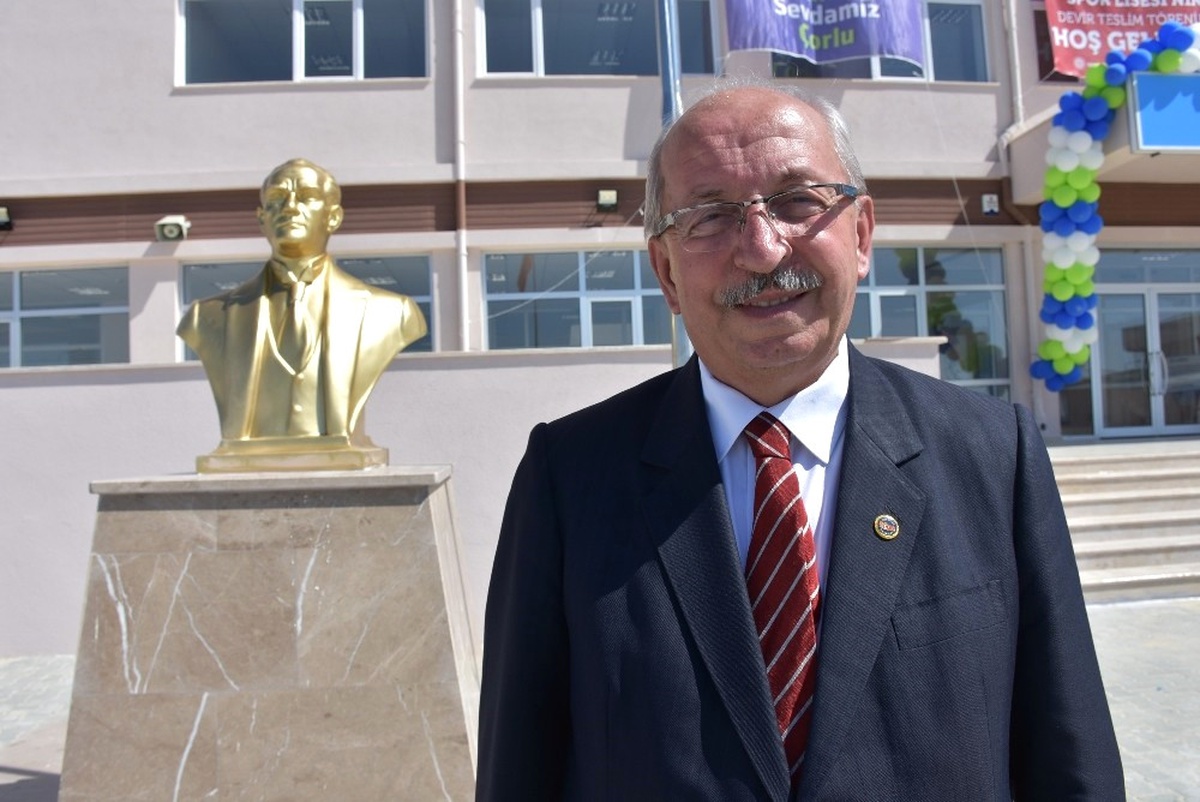 Çorlu Gazi Mustafa Kemal Atatürk Spor Lisesi\'ne Atatürk Büstü Yapıldı