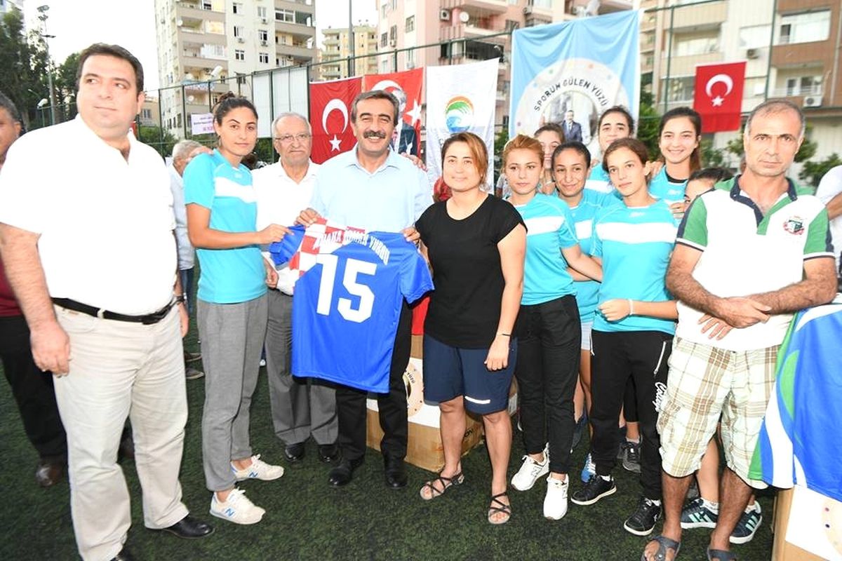 Çukurova\'dan Sporculara Malzeme Desteği