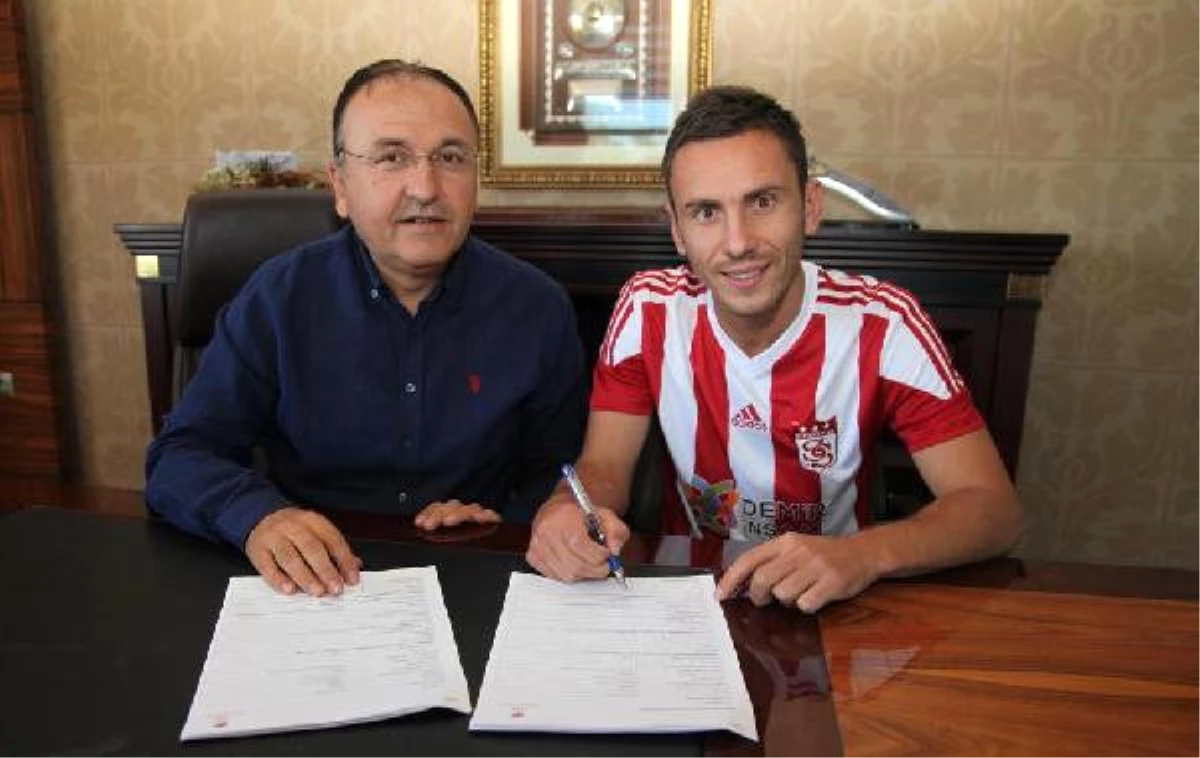 Demir Grup Sivasspor Sergiy Rybalka\'yla İmzaladı