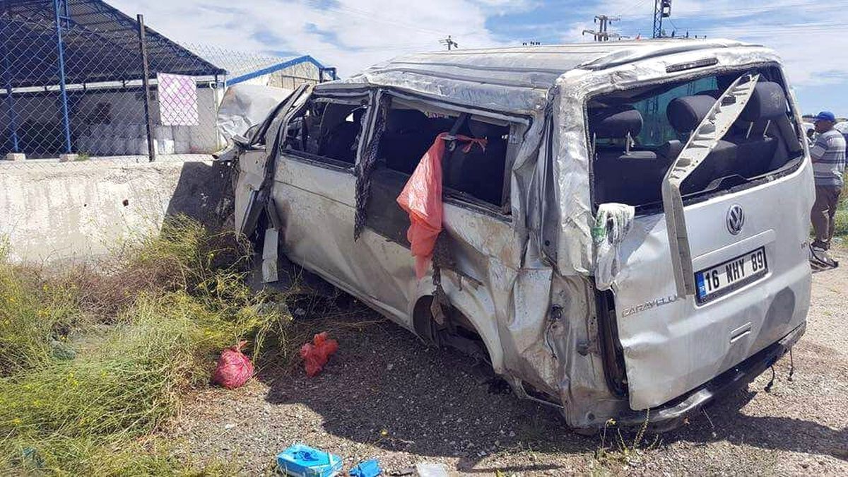 Eskişehir\'de Feci Kaza: 3 Ölü, 7 Yaralı