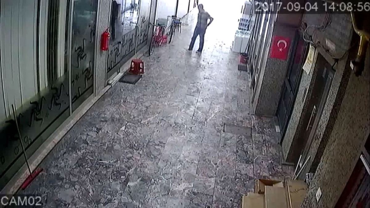 Esnafın Bisikletini Pasaj İçinden Çaldı