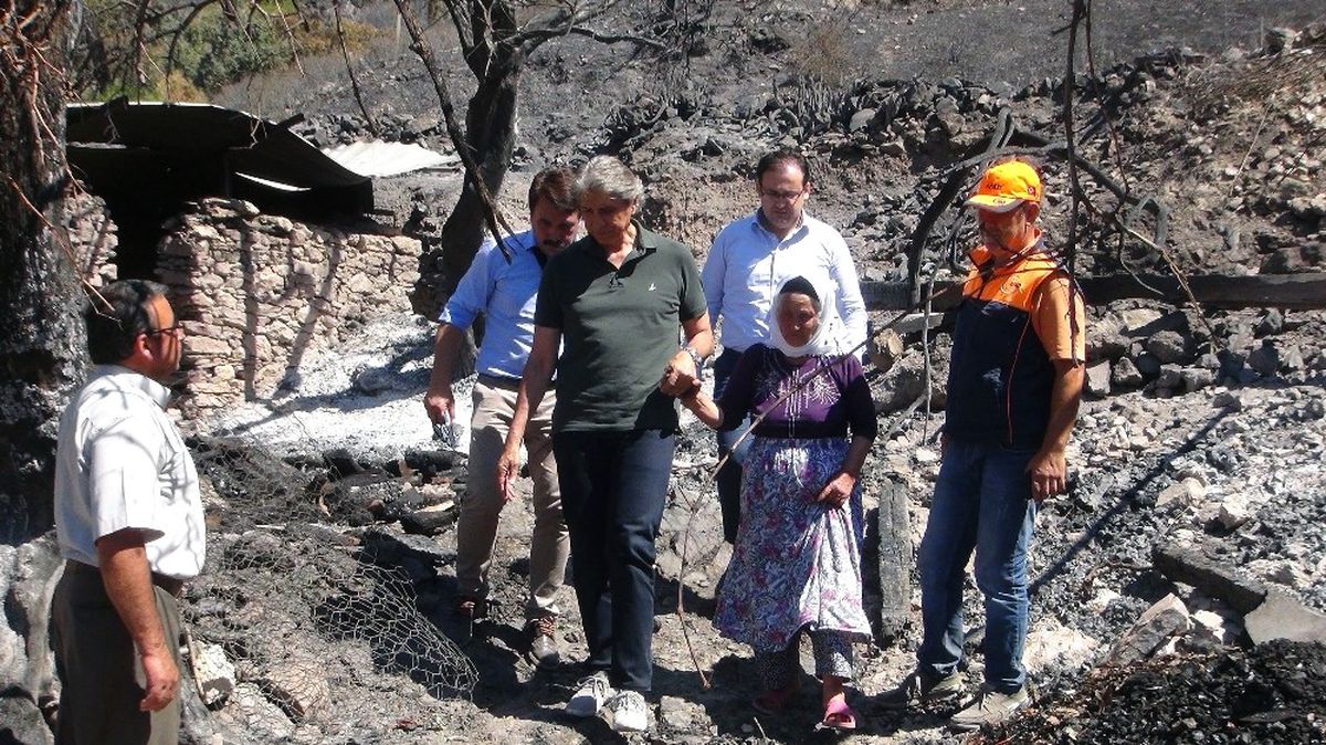Fatih Belediye Başkanı Demir Yangın Bölgesinde