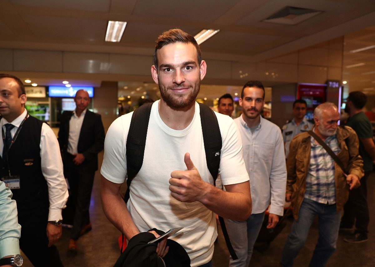 Fenerbahçe\'nin Yeni Transferi Janssen, İstanbul\'a Geldi