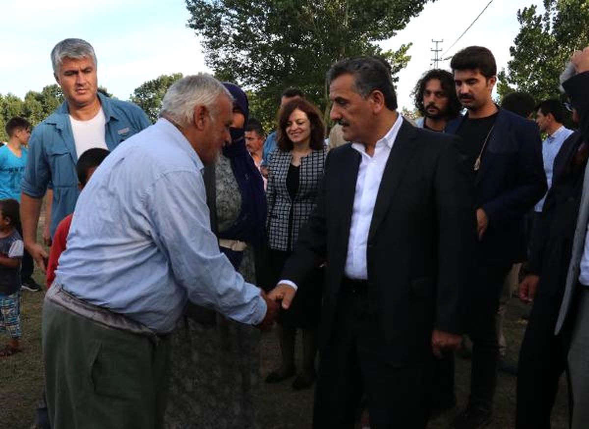 Fındık İşçileri ile Görüşen Vali Kaymak: Belli Çevreler de Kürt Türk Kavgası Çıkarmaya Çalışıyorlar