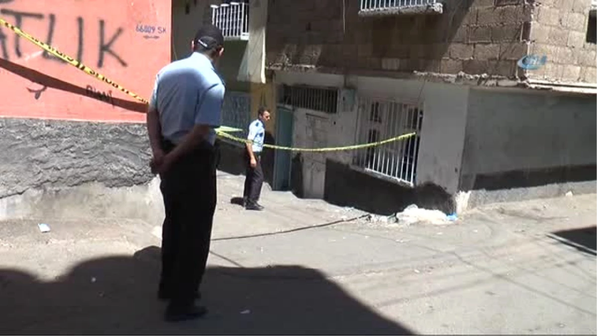 Gaziantep\'te Cinayet...duvardaki Kan Lekesi Cinayeti Ortaya Çıkardı