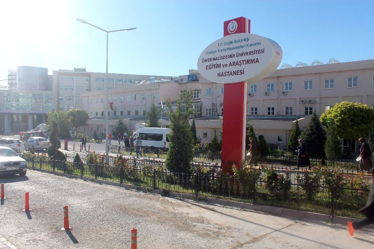 Genç Kadın Hastane Bahçesinde Ölü Bulundu