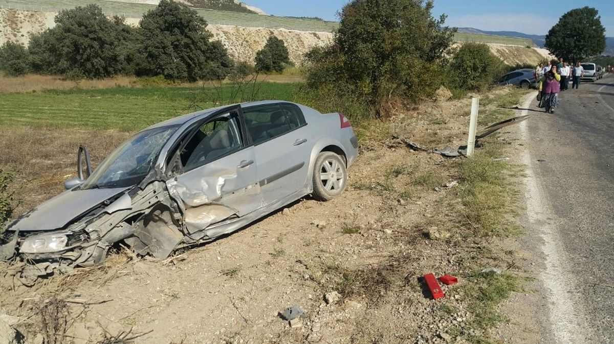 Hisarcık\'ta Trafik Kazası: 2 Yaralı