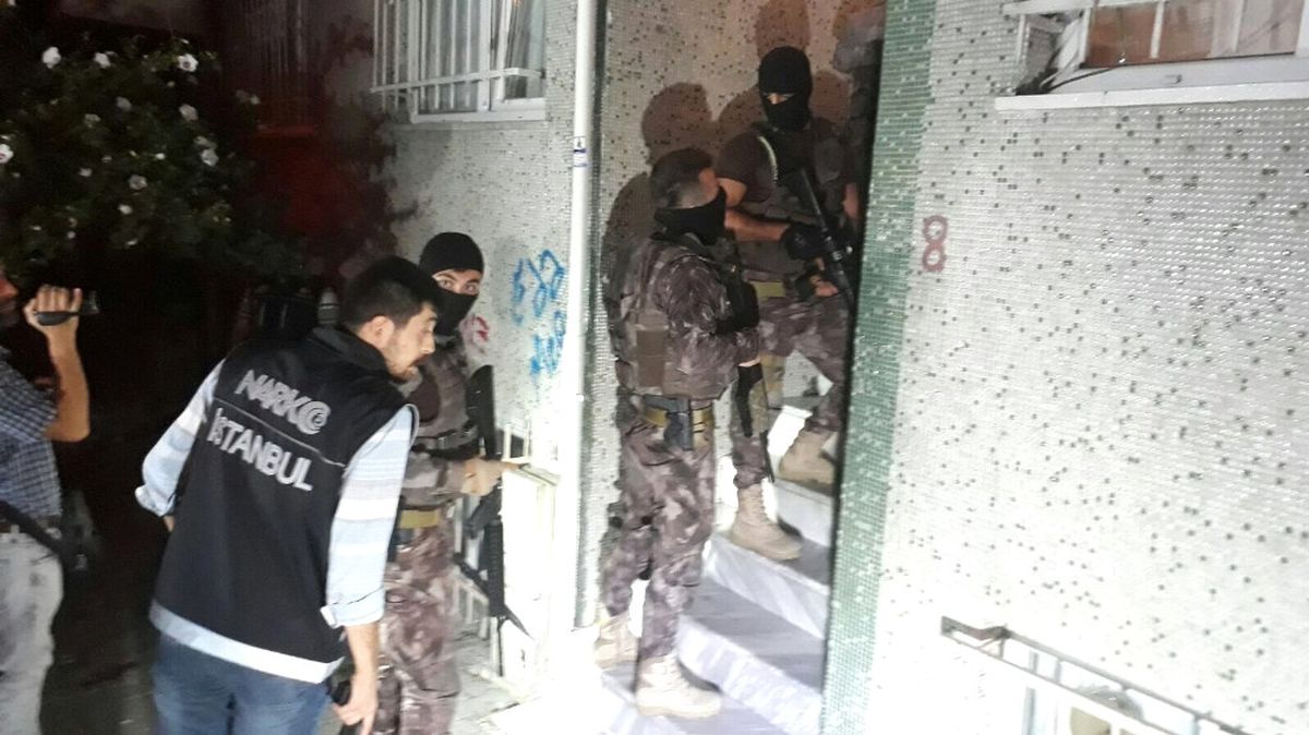 İstanbul\'da Helikopter Destekli Uyuşturucu Operasyonu