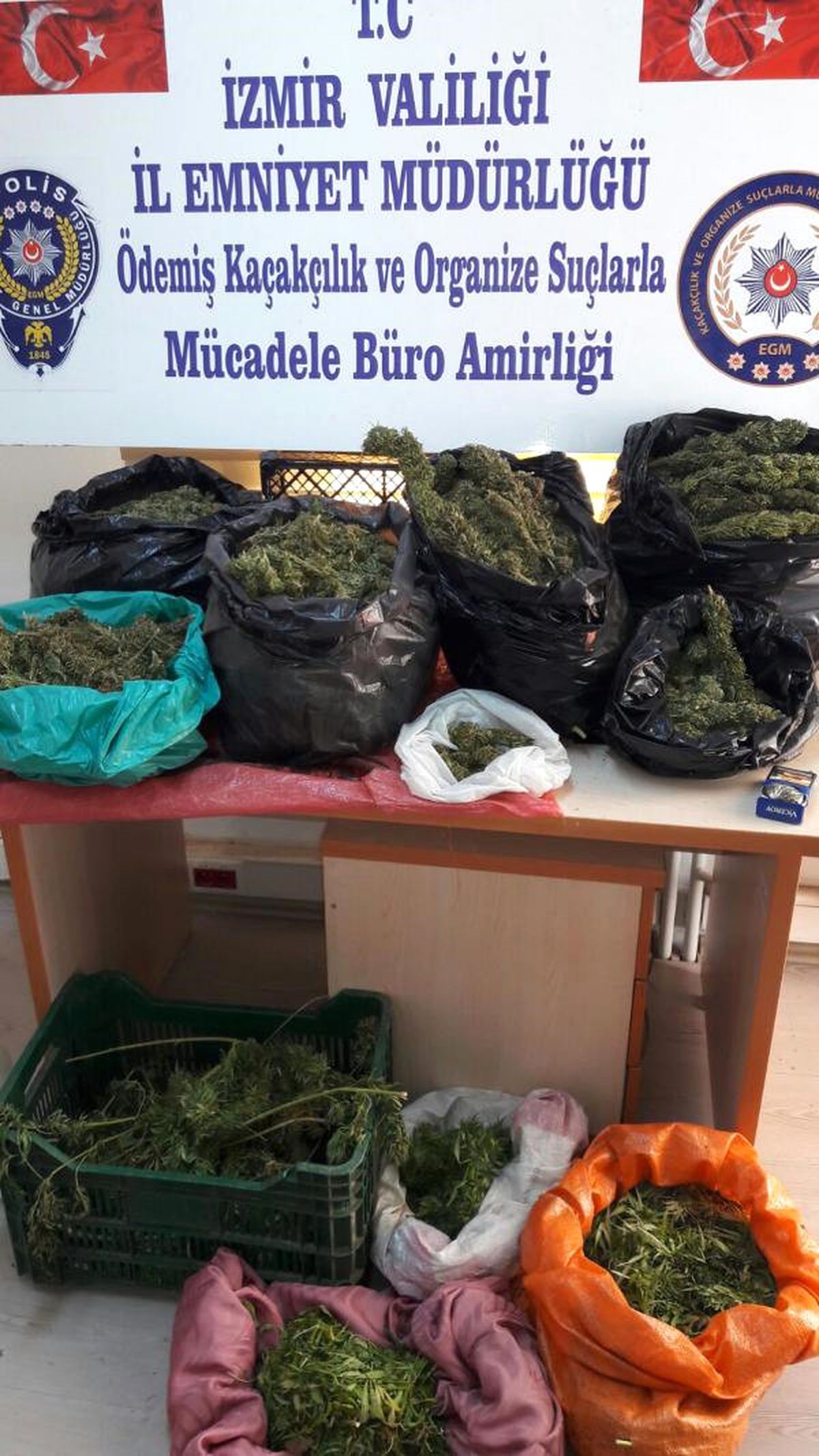 İzmir\'de Uyuşturucu Operasyonu