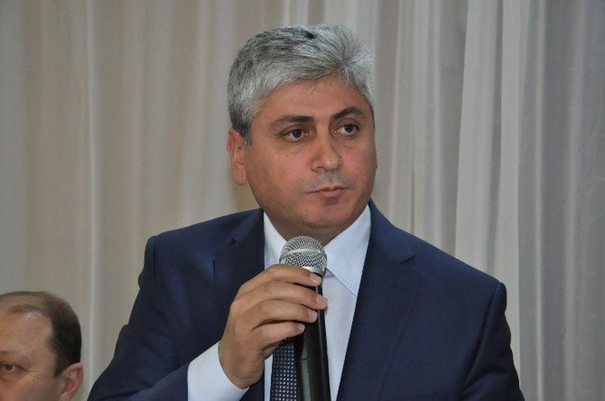 Kars\'ta Kaldırımların İşgal Edilmesi