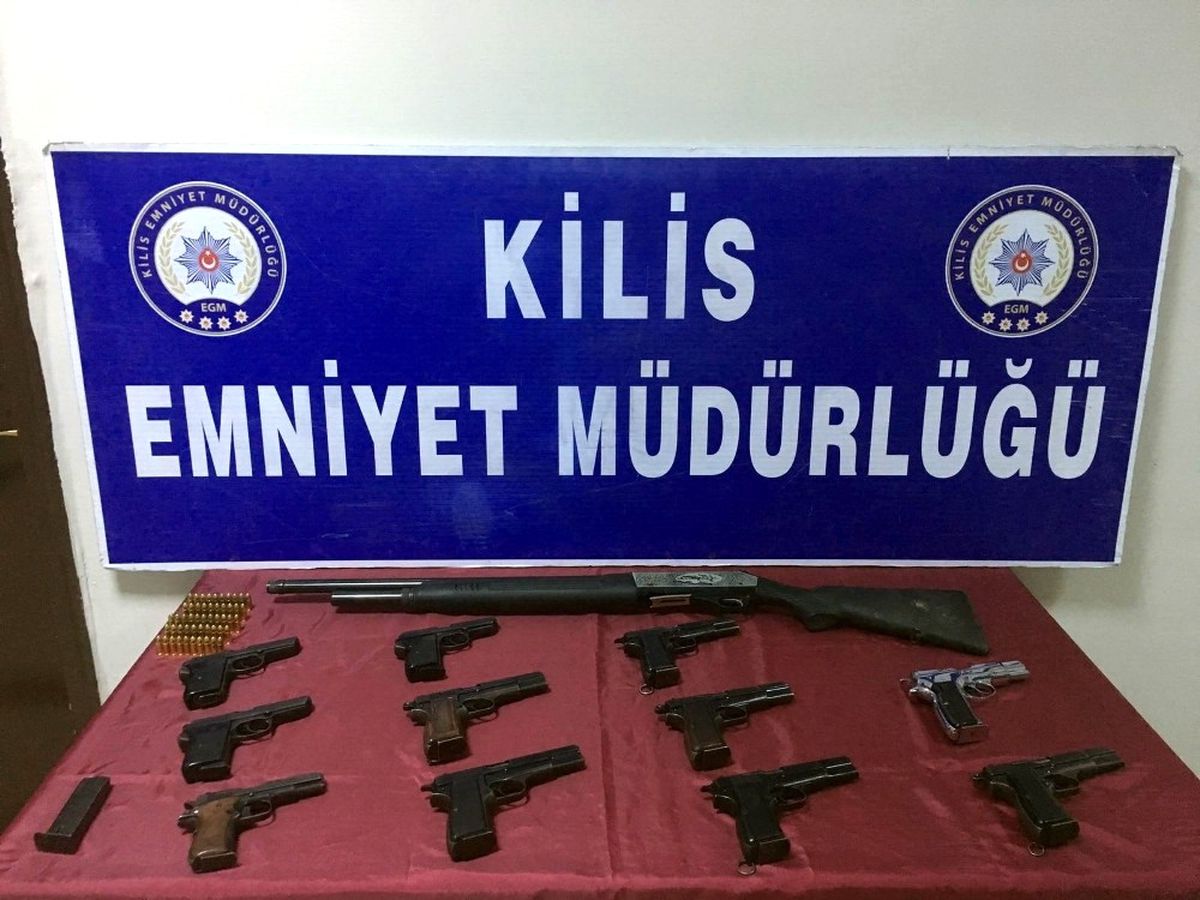 Kilis\'te Bir Evde 11 Adet Tabanca Operasyonu