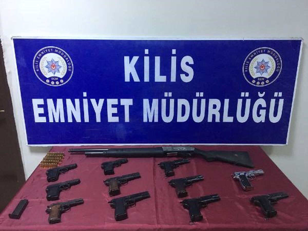 Kilis\'te Evde 12 Tabanca Ele Geçti