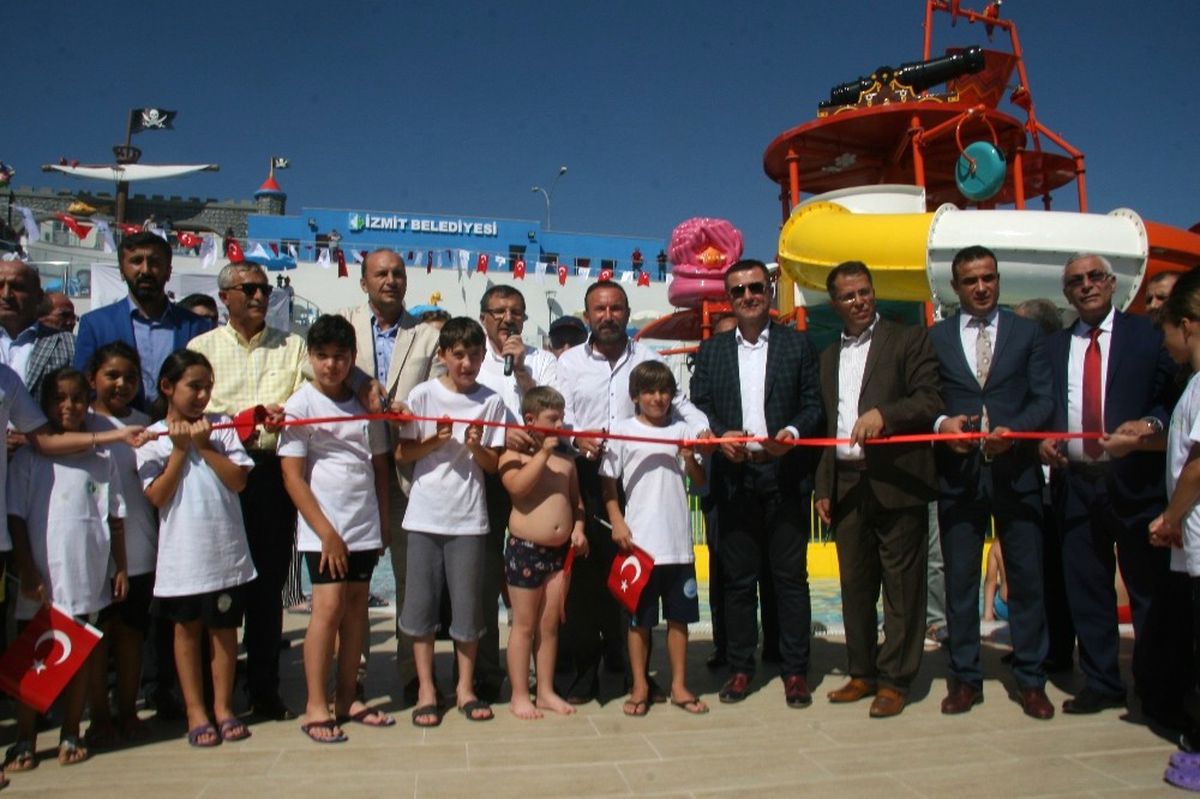 Kocaeli\'nin İlk Aquaparkı Açıldı