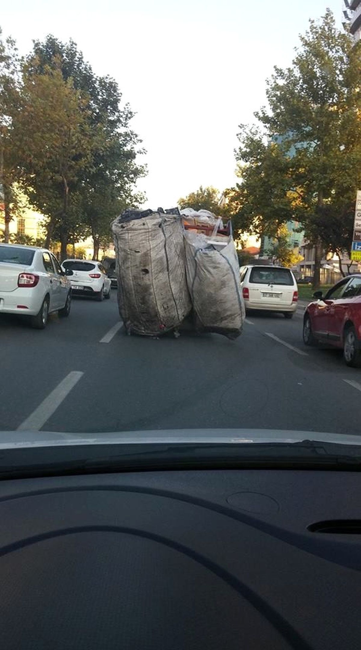 Kurallara Uymayan Araçlar Tehlike Saçıyor