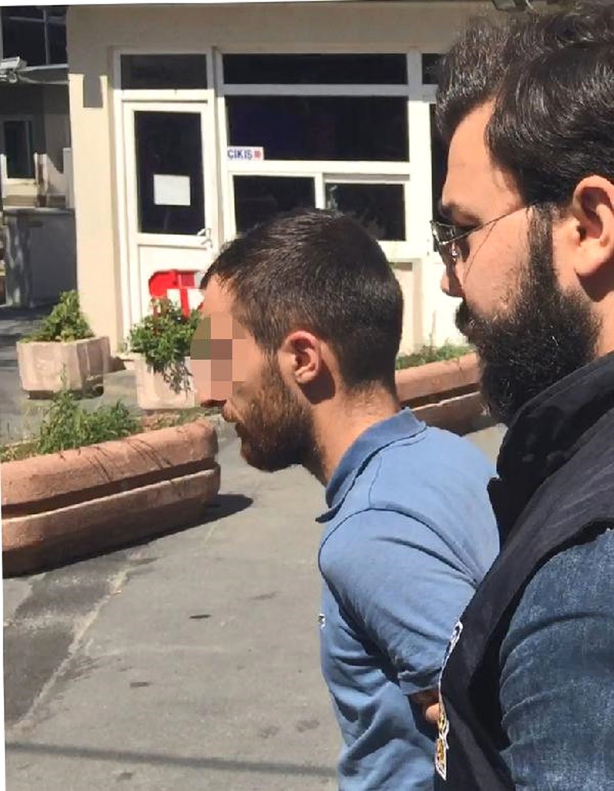 Mahalleliye Rastgele Ateş Açan 3 Kişi Yakalandı