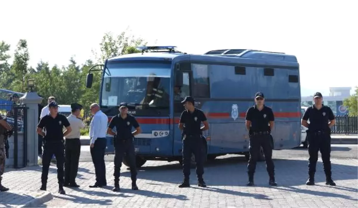 Mahkeme Başkanından Darbeci Binbaşıya, "Düzgün Konuş" (5)