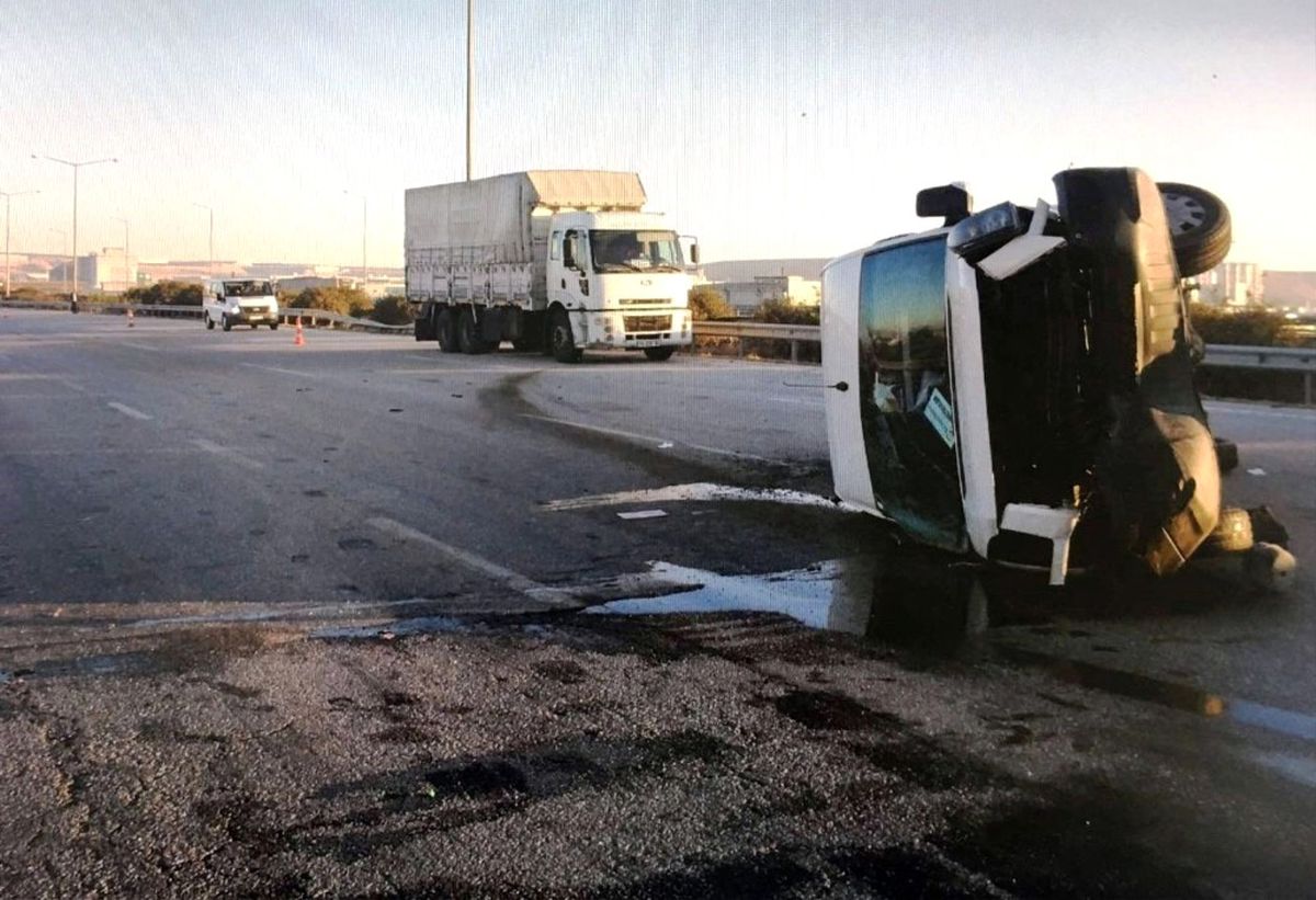 Mevsimlik İşçilere Ait Minibüs Devrildi: 11 Yaralı