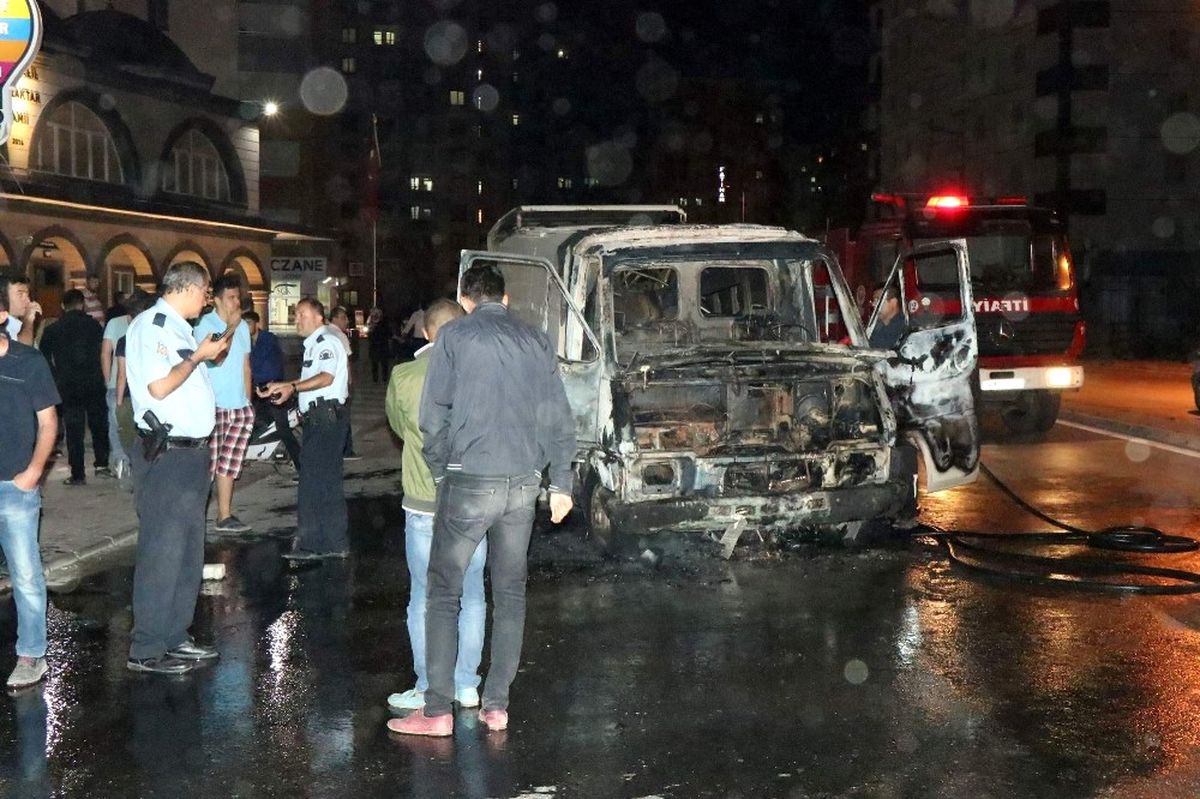 Minibüs Alev Alev Yandı