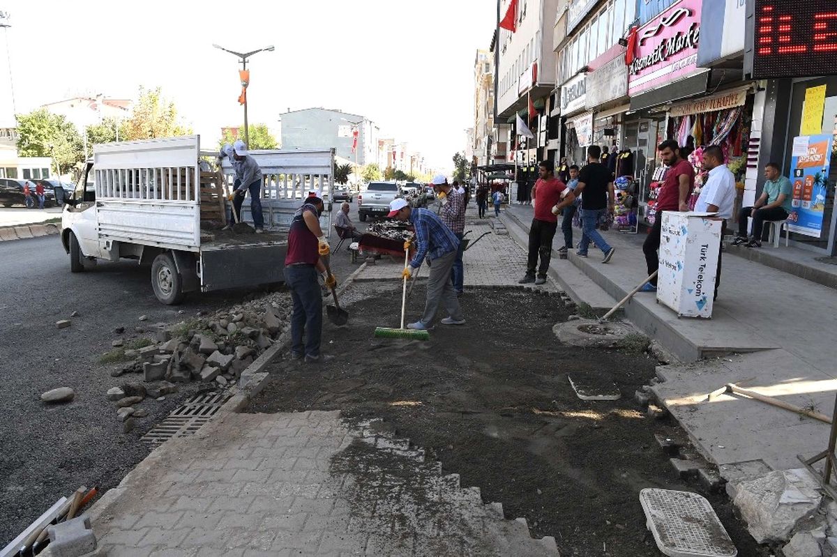 Muş Belediyesi Tahribatları Onarıyor