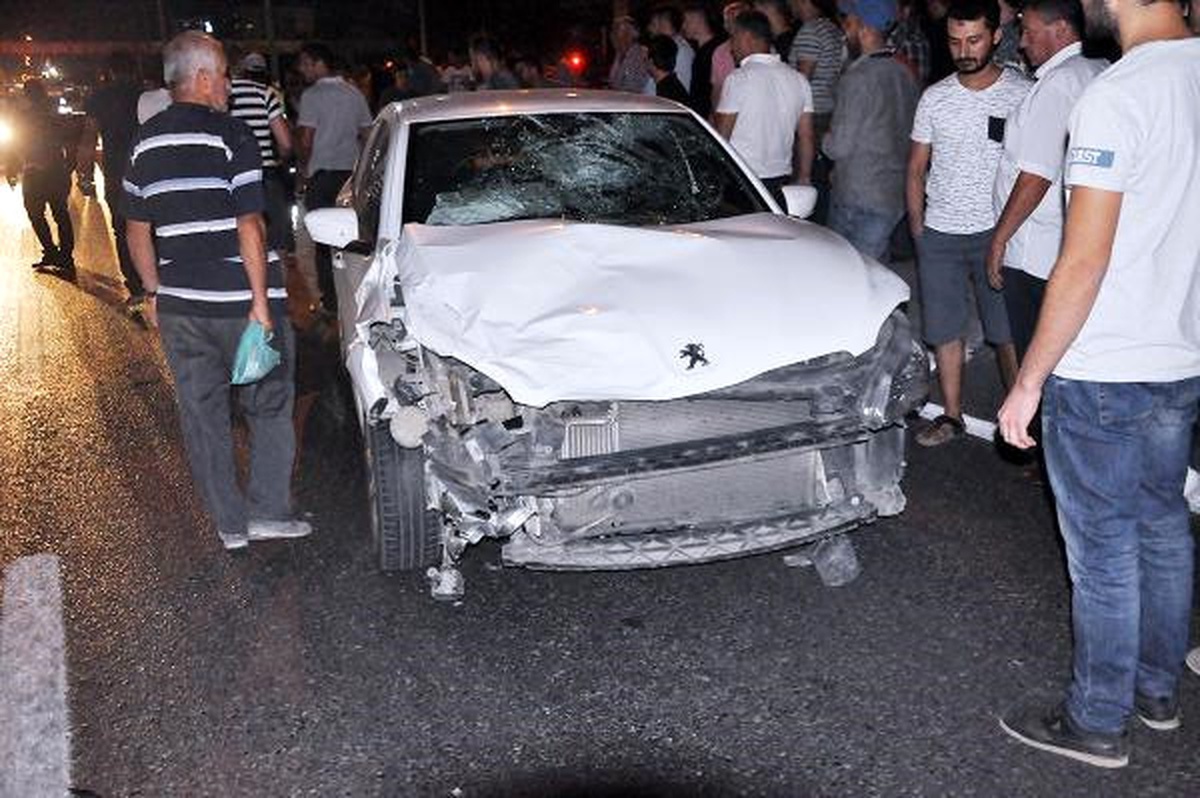Otomobilin Çarptığı Motosikletin Sürücüsü Ağır Yaralandı
