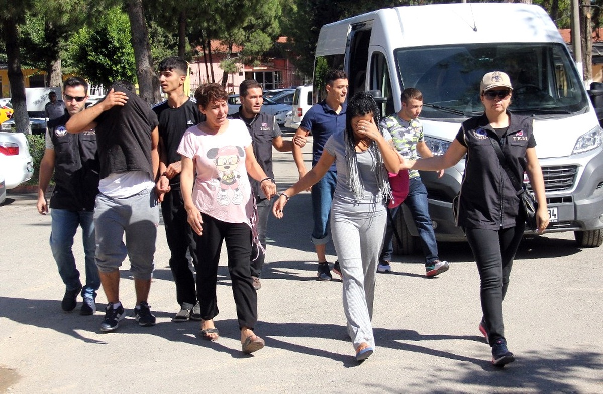 PKK Operasyonunda Gözaltına Alınan Anne-kız Adliyeye Sevk Edildi