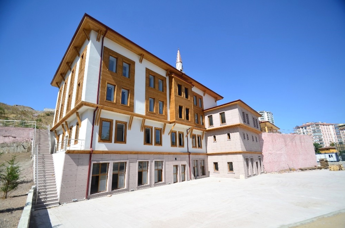 Pursaklar\'daki Şehitlik Camii Tamamlandı