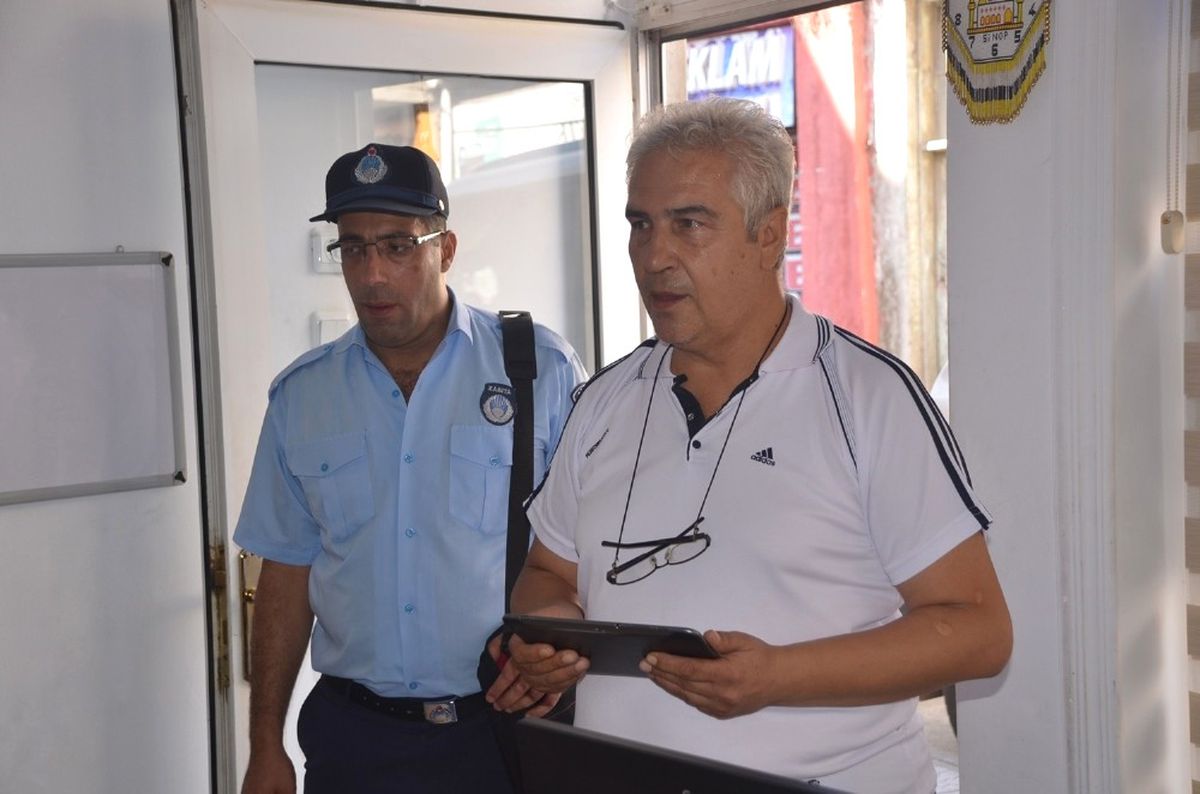 Sinop\'ta Dükkanlara Levha Denetimi