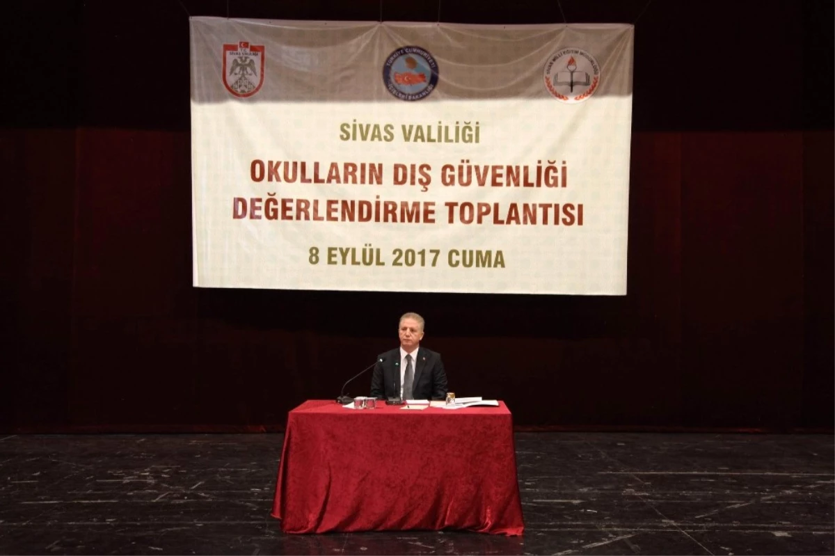 Sivas\'ta Okulların Dış Güvenliği Değerlendirme Toplantısı