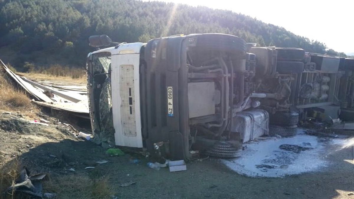 Sunta Yüklü Tır Devrildi: 1 Yaralı