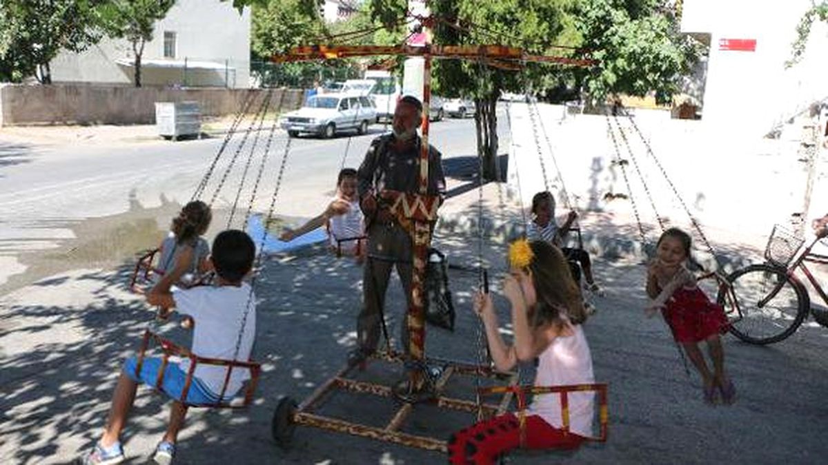 Tarihi Dönme Dolap, Çocukları Eğlendiriyor