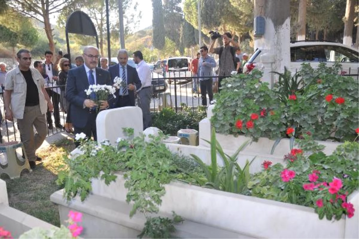 Vali Recep Yazıcıoğlu Mezarı Başında Anıldı