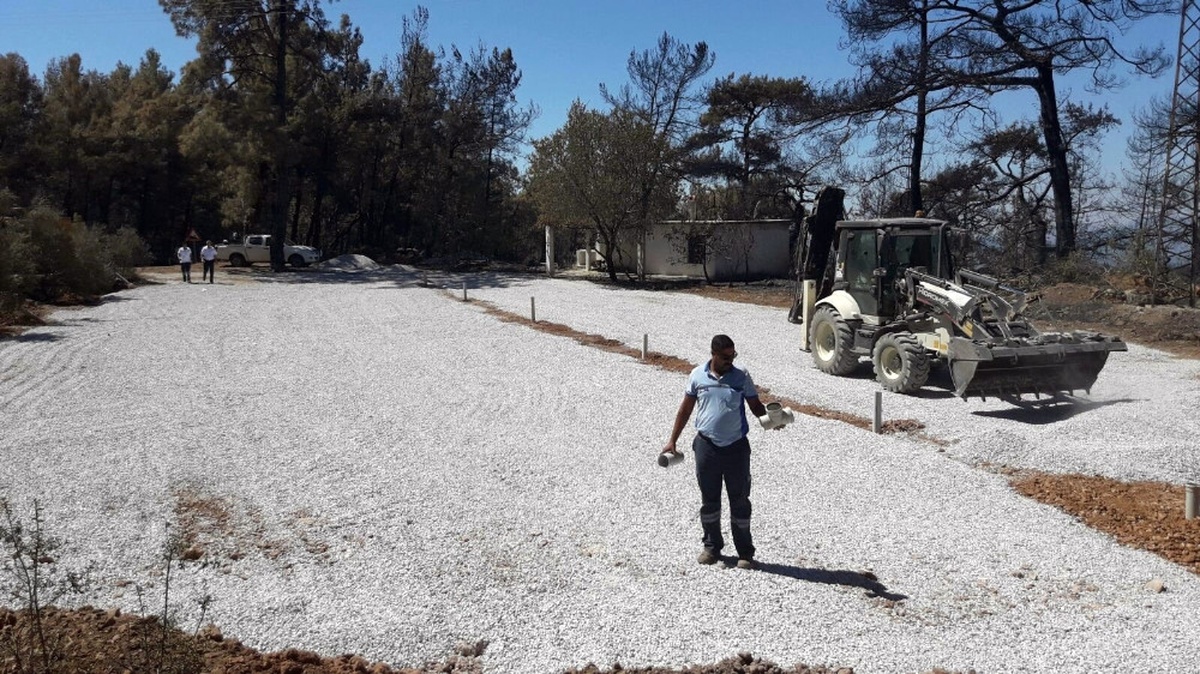Zeytinköy\'de Çadır ve Konteyner Yaşam Alanı Oluşturuluyor